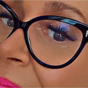 Meet your Posher, Dina